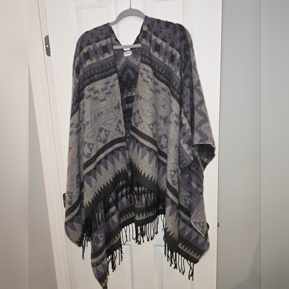 💥Sale💥Kismet Oversized Poncho - Picture 4 of 5